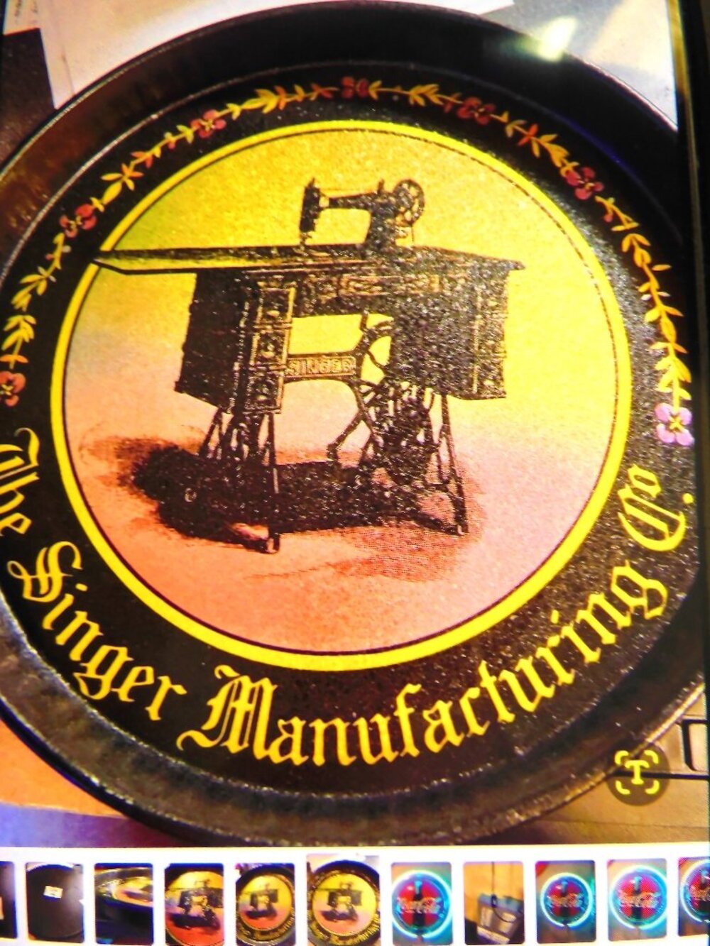 TIN SINGER SEWING MACHINE ADVERTISING  - WALL HANGER